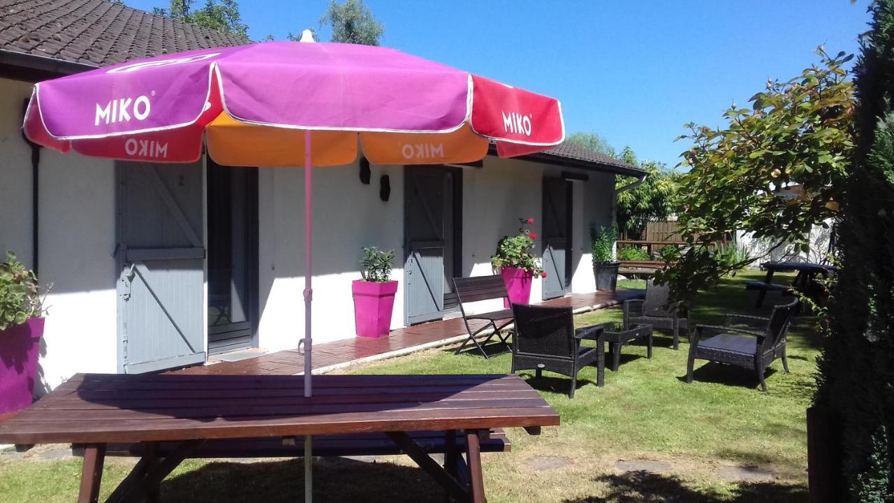 Les Garennes Bed & Breakfast Favieres  Exterior photo